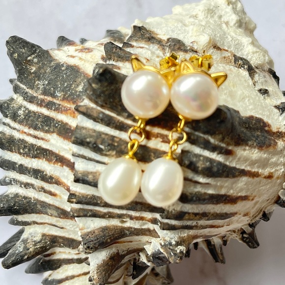 18K Gold Plated Over 925S Silver 8mm Freshwater Pearl Earrings Big Kitten Shaped - Picture 6 of 13